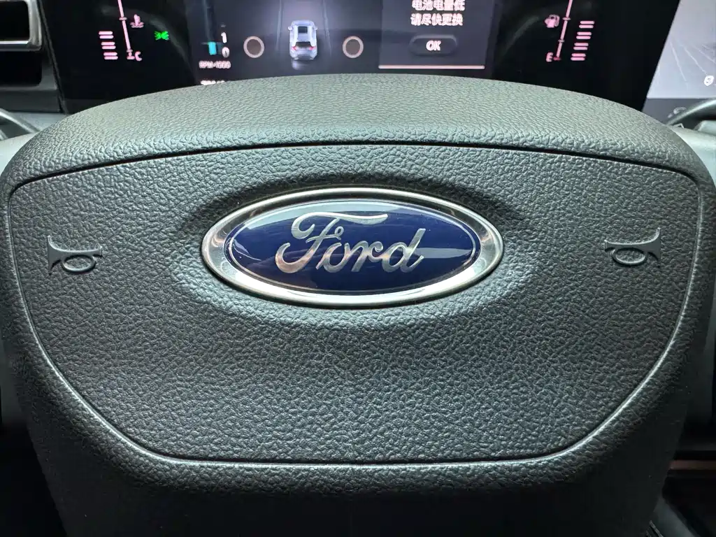 Ford Edge 2022 — фото 32