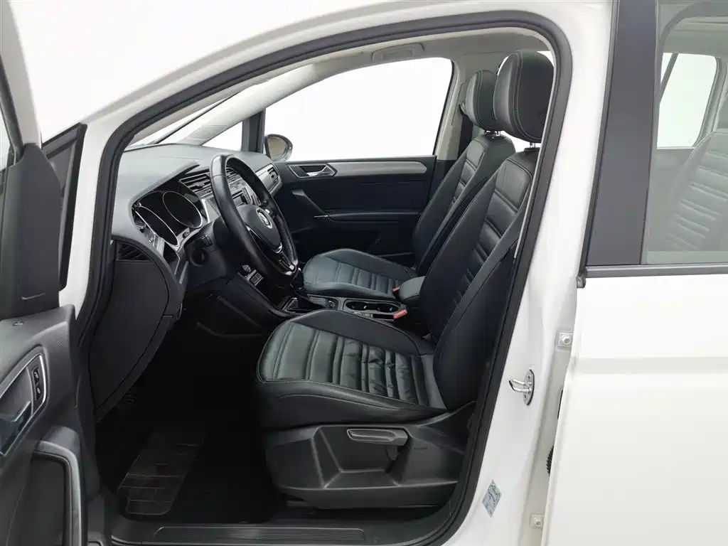 Volkswagen Touran 2017 — фото 10