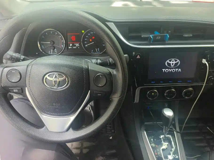 Toyota Corolla 2018 — фото 12