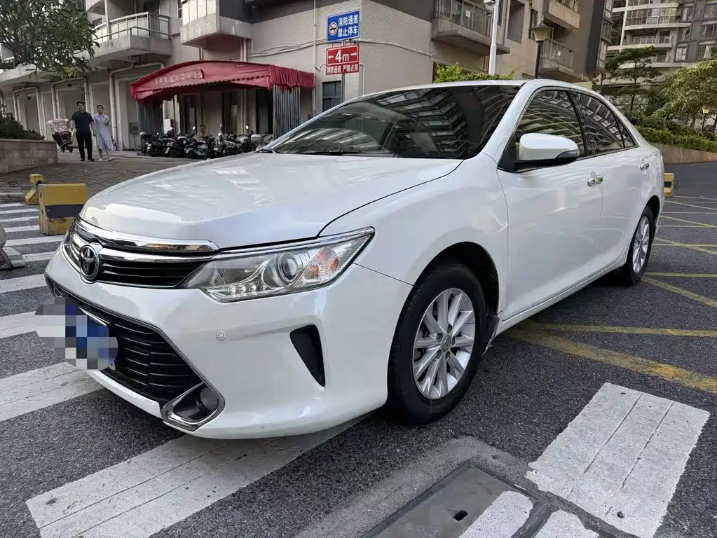 Toyota Camry 2017 — фото 1