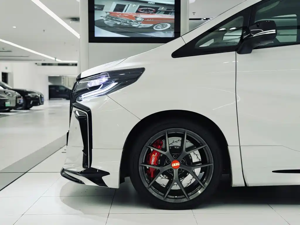 Toyota Alphard 2017 — фото 18