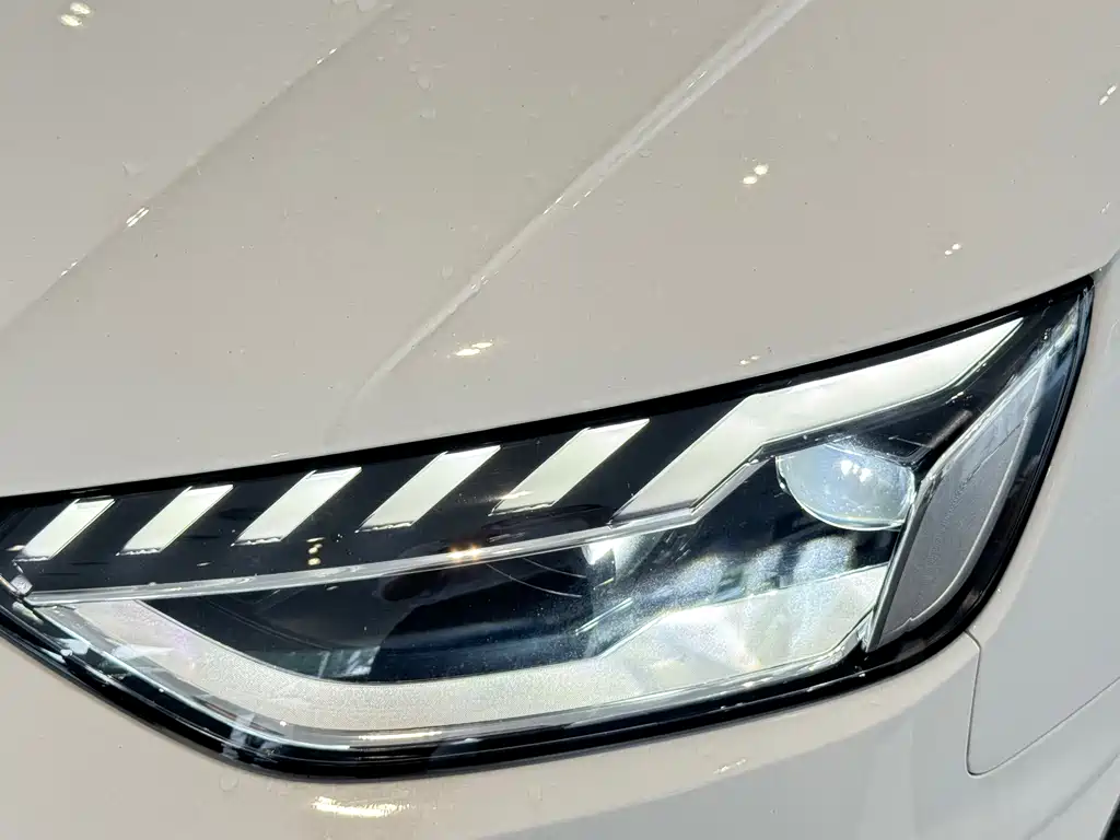 Audi A4L 2023 — фото 17