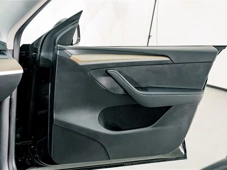 Tesla Model Y 2023 — фото 14