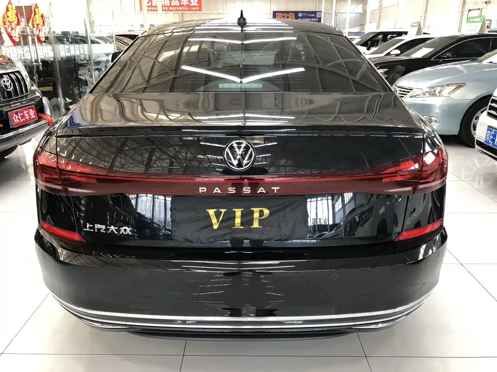 Volkswagen Passat 2023 — фото 11