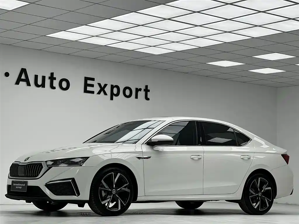 Skoda Octavia 2022 — фото 12