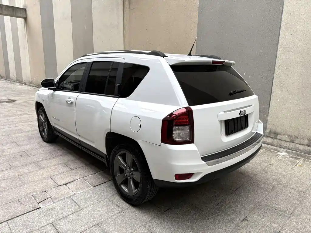 Jeep Compass 2015 — фото 6