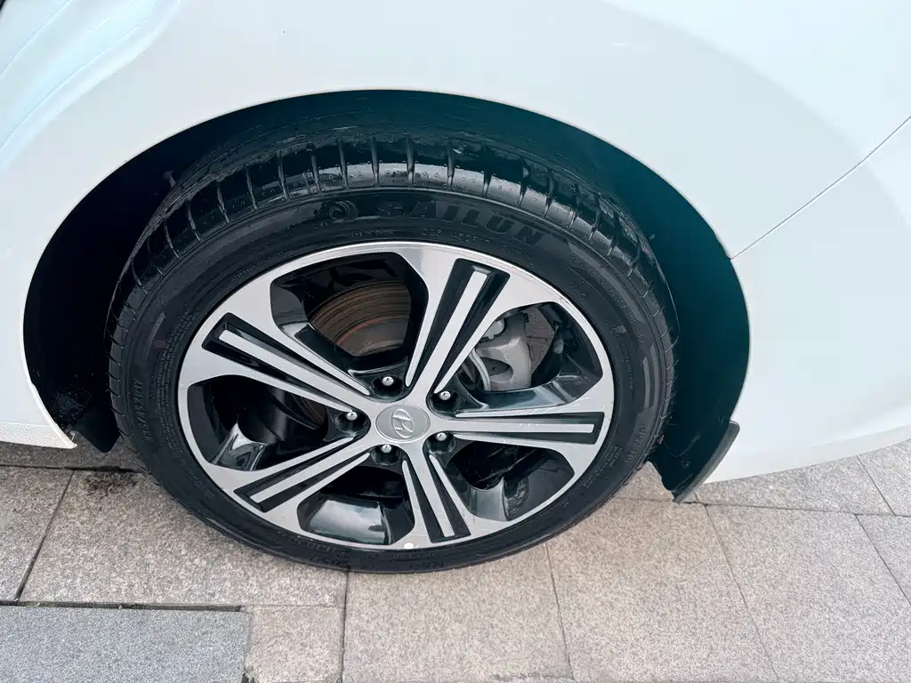 Hyundai Elantra 2019 — фото 15