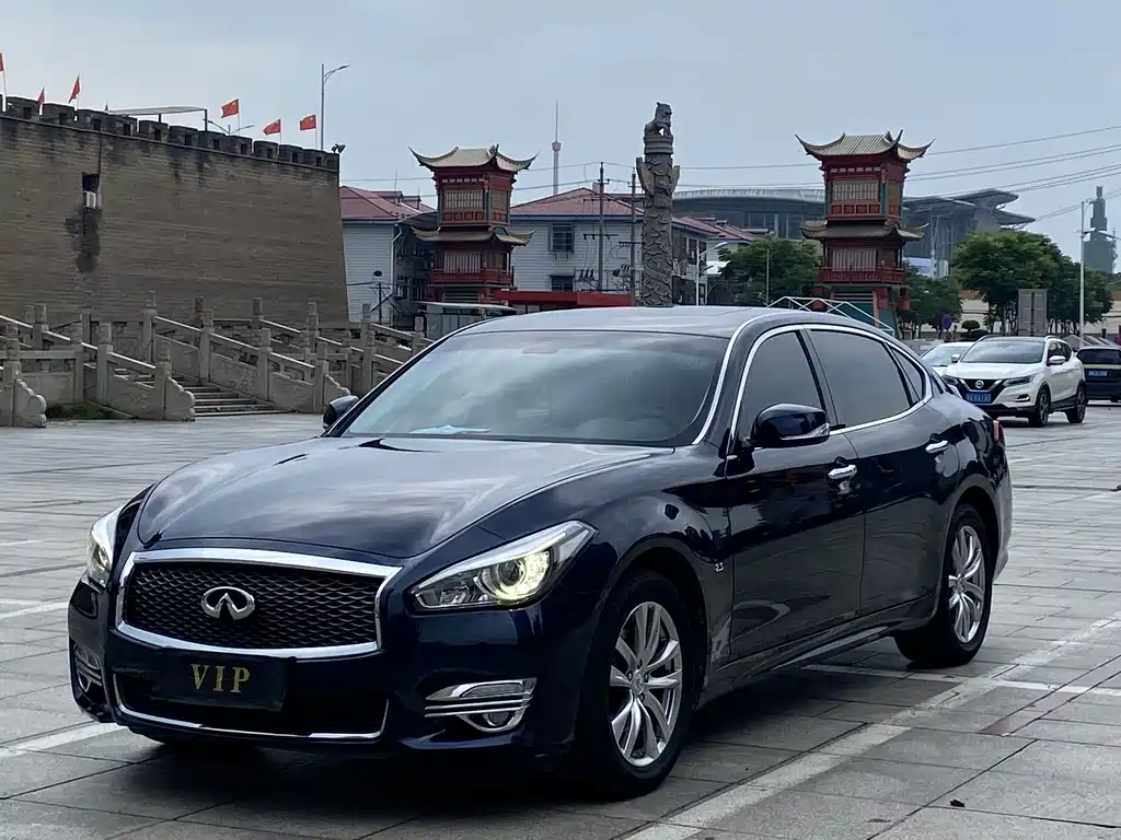 Infiniti Q70 2016 — фото 1