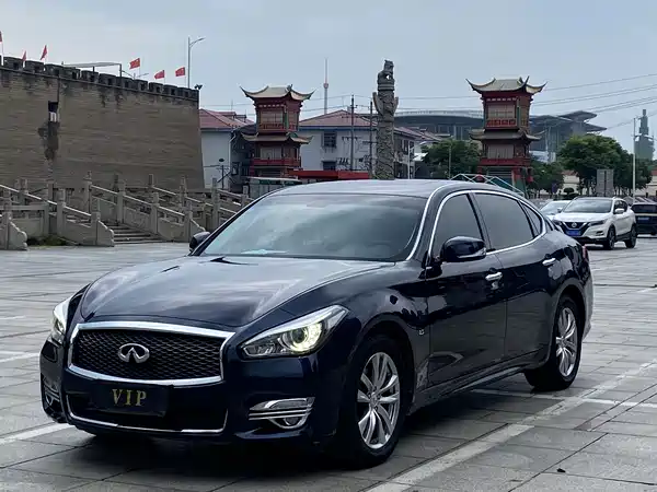 Infiniti Q70 2016