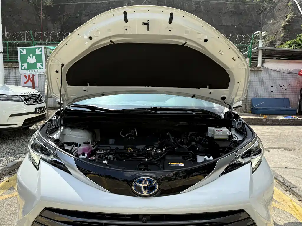 Toyota Sienna 2022 — фото 20