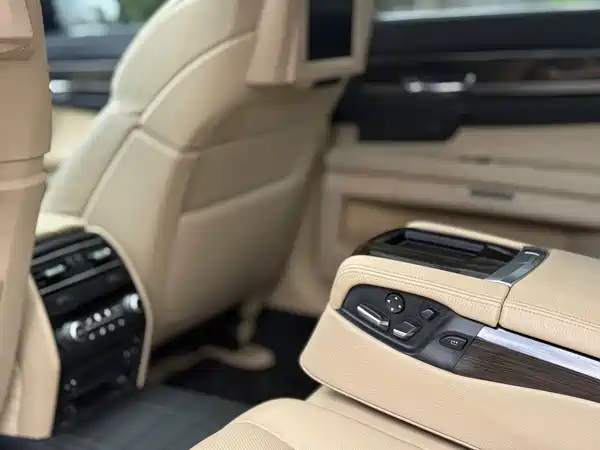 BMW 7 Series 2009
