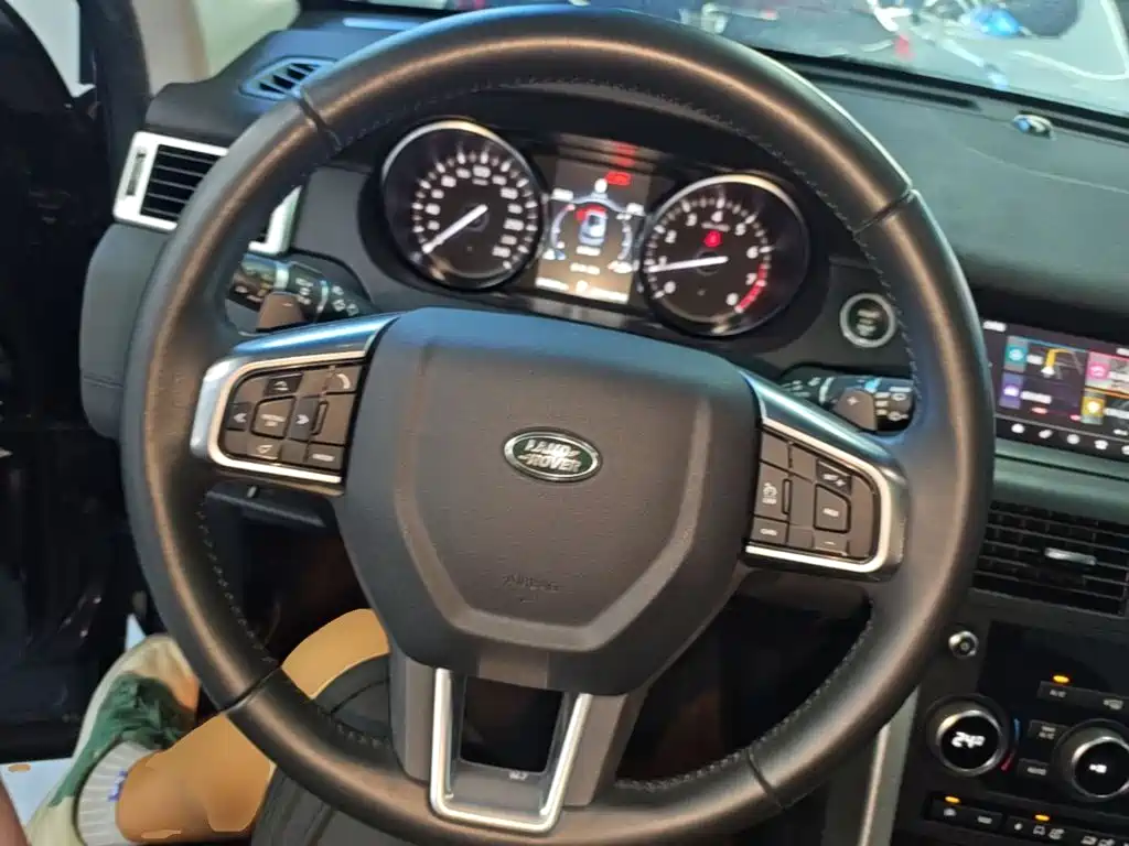 Land Rover Discovery Sport 2017 — фото 11