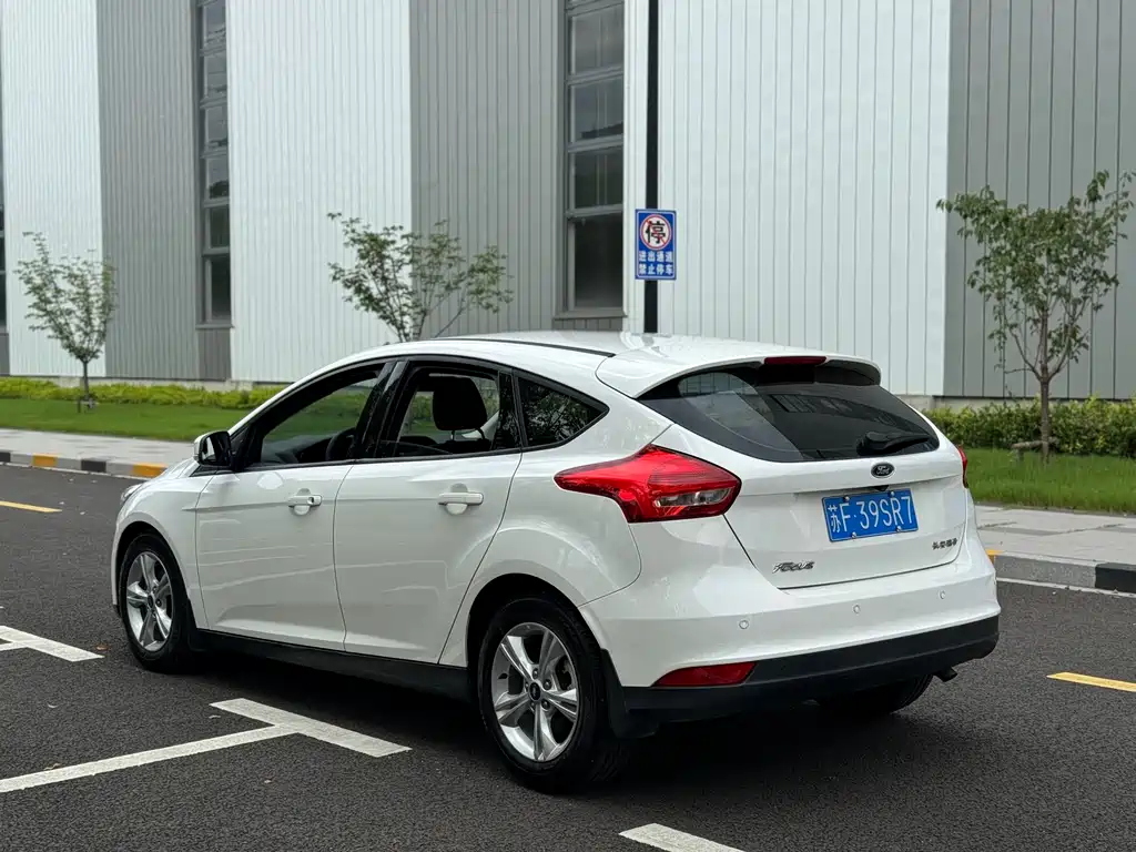 Ford Focus 2017 — фото 14