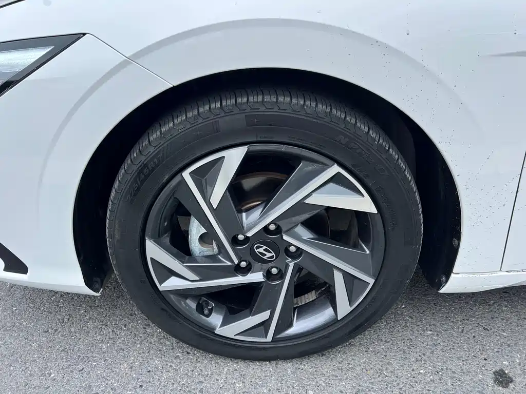 Hyundai Elantra 2023 — фото 37