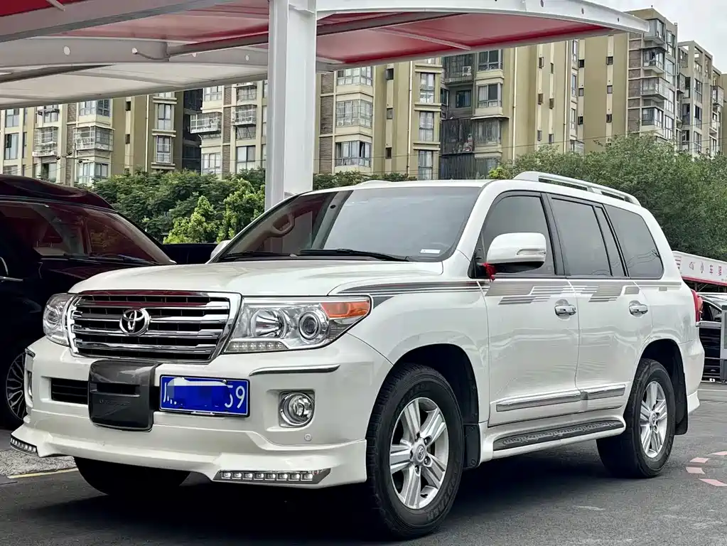 Toyota Land Cruiser 2015 — фото 1