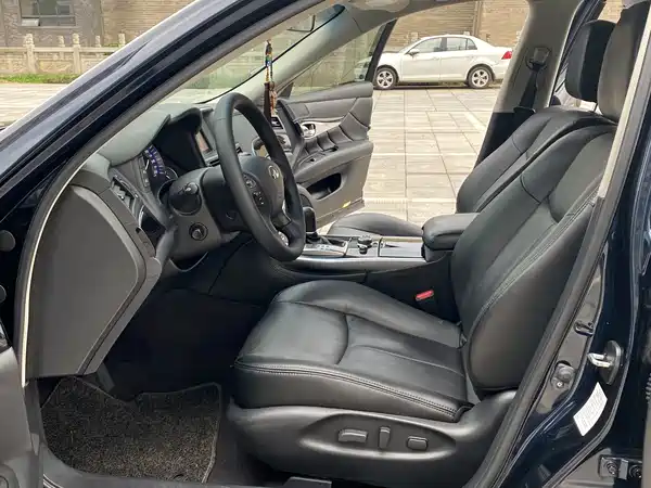 Infiniti Q70 2016