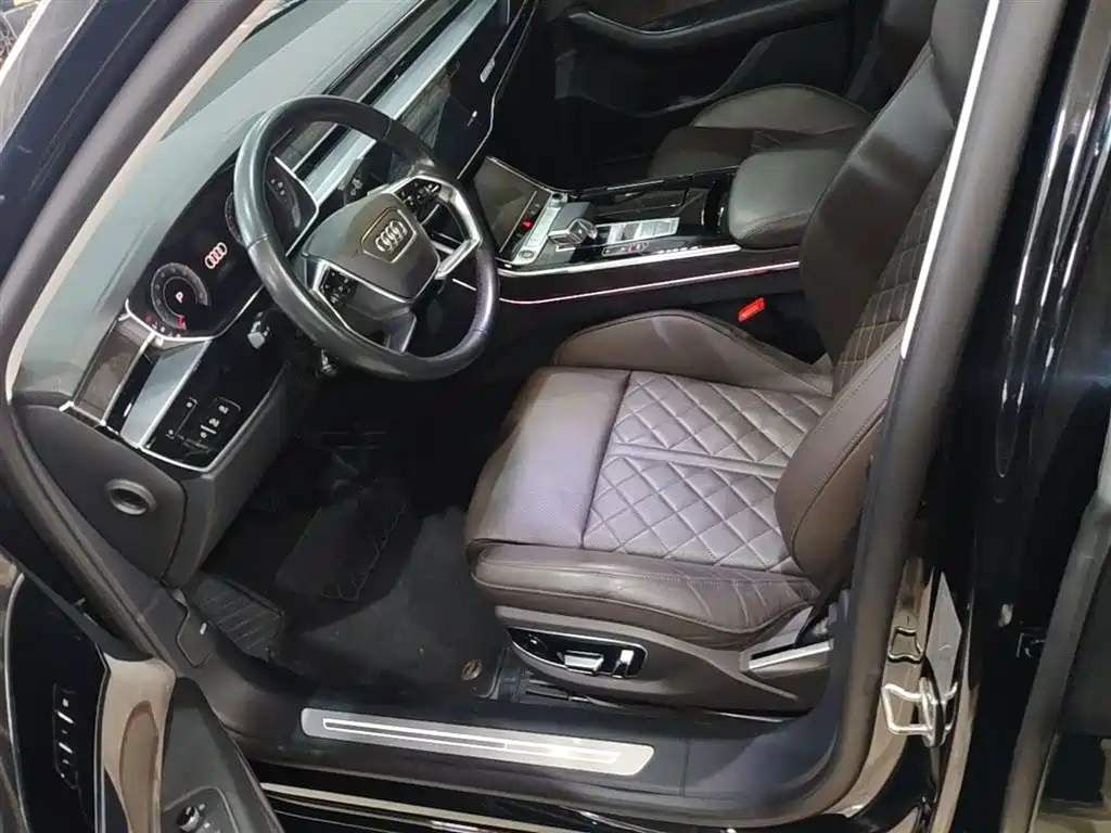 Audi A8 2022 — фото 15