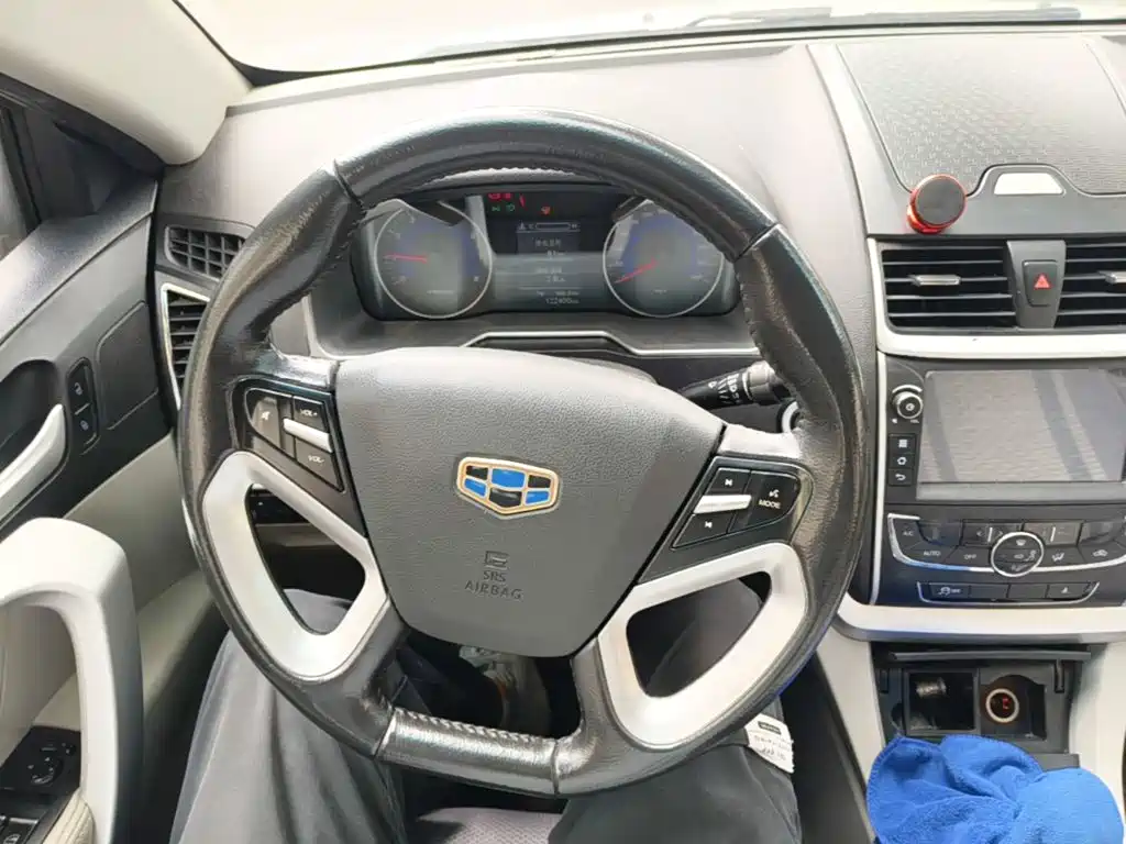 Geely Emgrand 2016 — фото 11