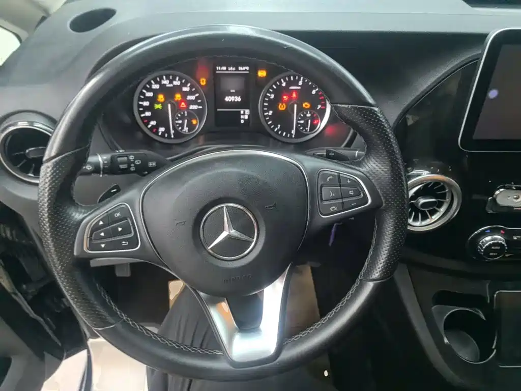 Mercedes-Benz Vito 2023 — фото 11