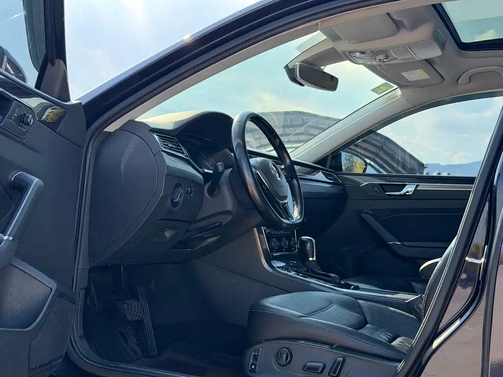 Volkswagen Passat 2017 — фото 10