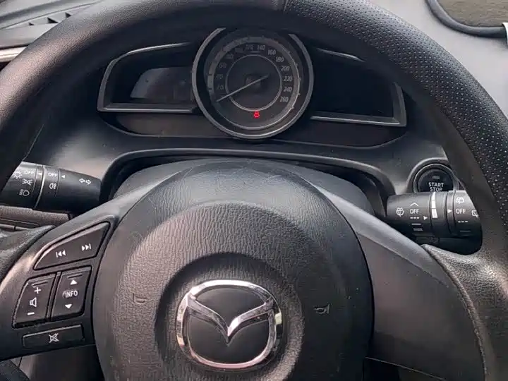 Mazda CX-4 2016 — фото 12