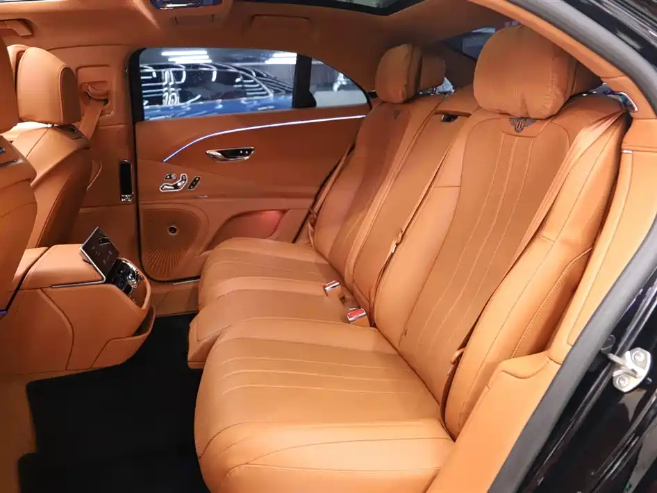Bentley Flying Spur 2023 — фото 7