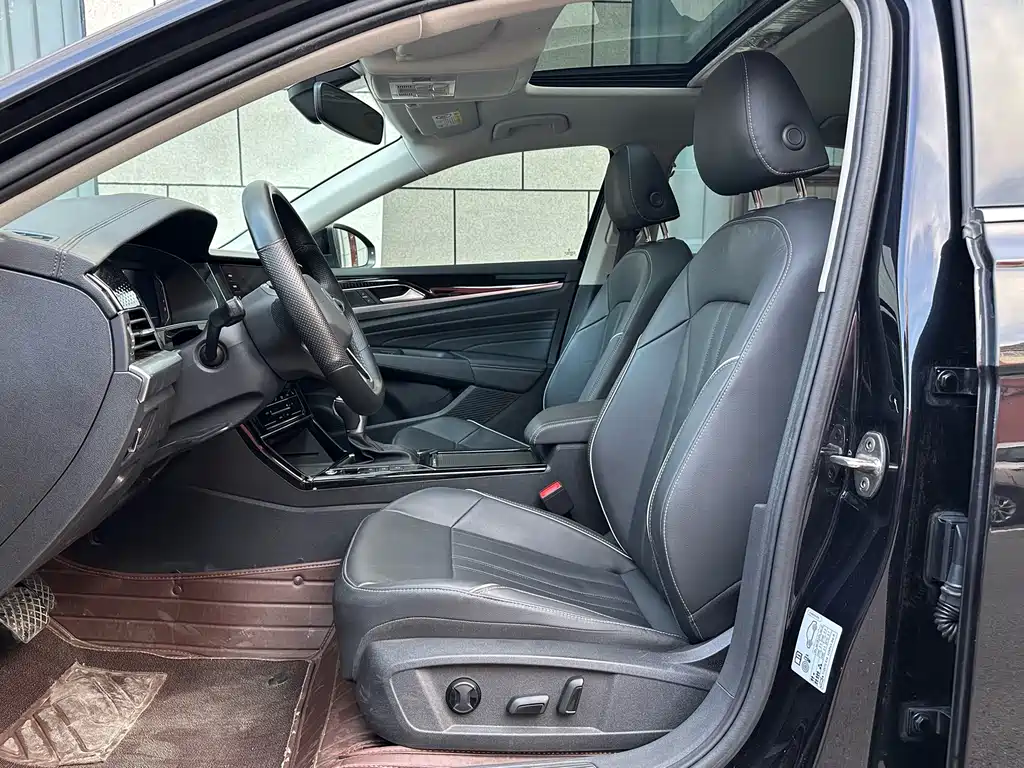 Volkswagen Passat 2023 — фото 17