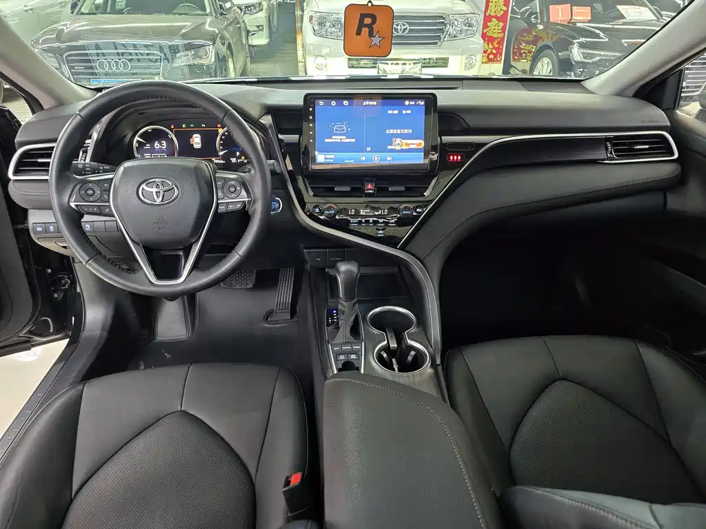 Toyota Camry 2022 — фото 8