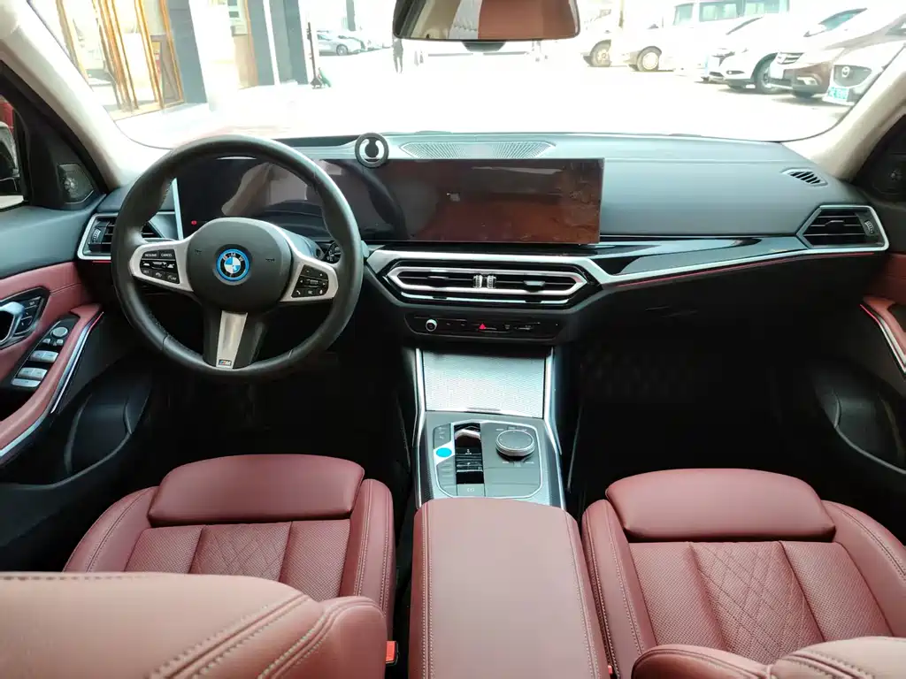 BMW i3 2024 — фото 8
