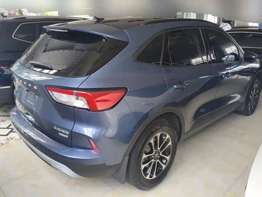Ford Edge 2023 — фото 3