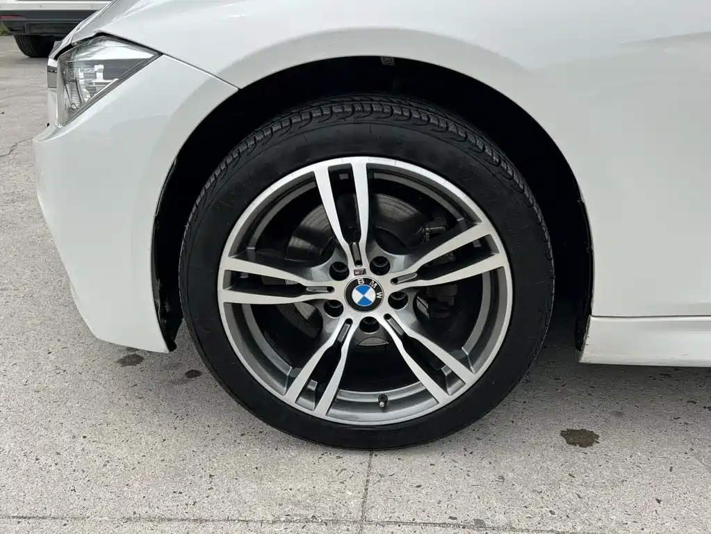 BMW 3 Series 2018 — фото 15