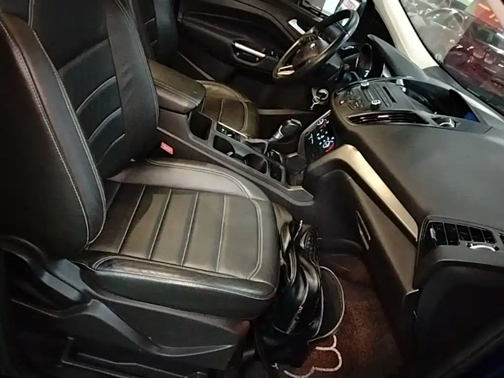 Ford Kuga 2016 — фото 25