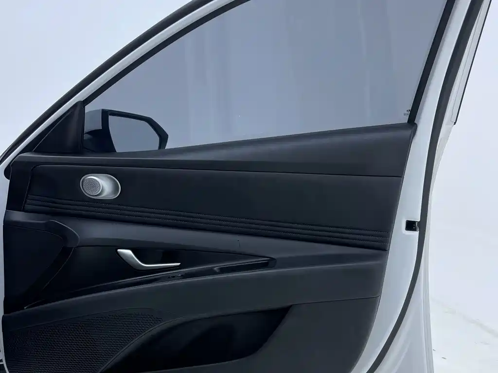 Hyundai Elantra 2022 — фото 20