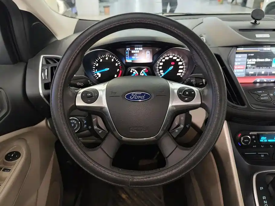 Ford Kuga 2014 — фото 15