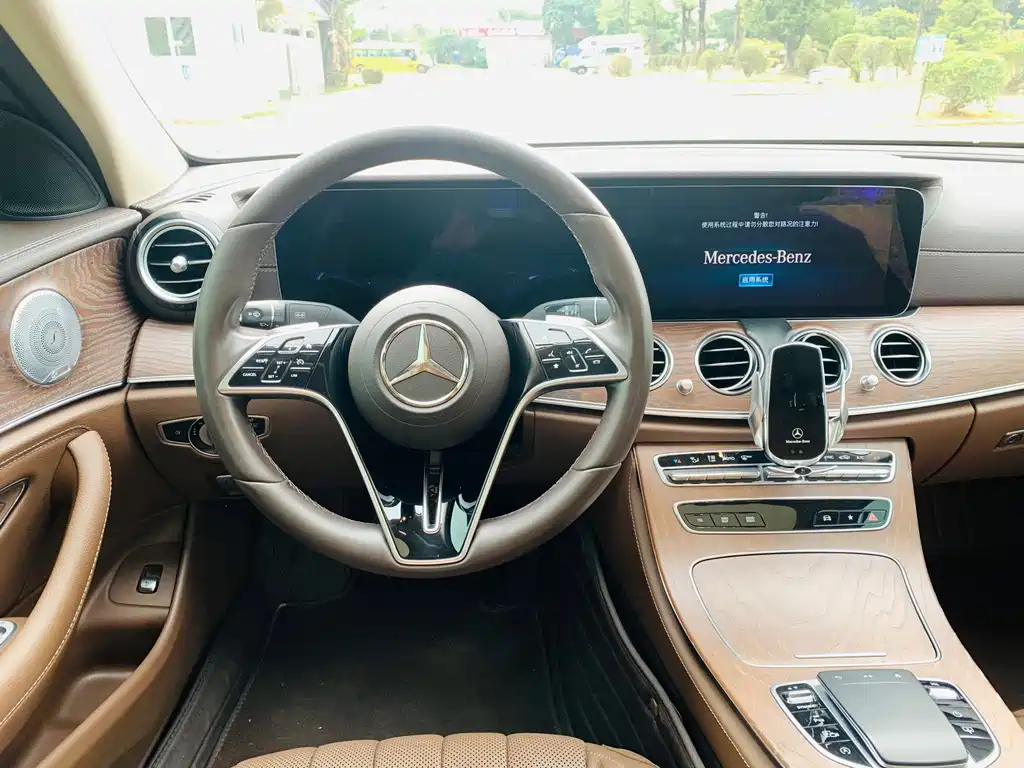 Mercedes-Benz E-Class 2021 — фото 13
