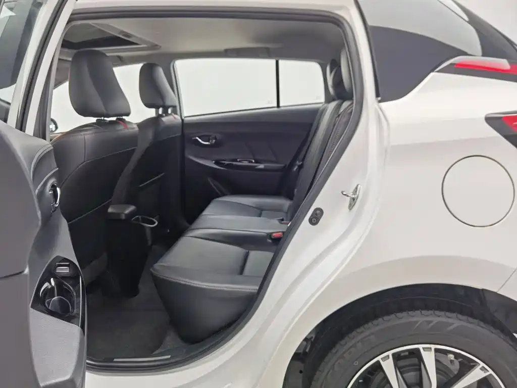 Toyota Yaris L 2021 — фото 15