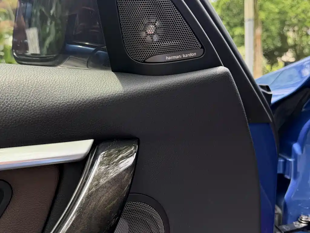 BMW 3 Series 2019 — фото 10