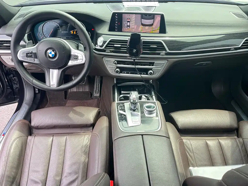 BMW 7 Series 2019 — фото 10