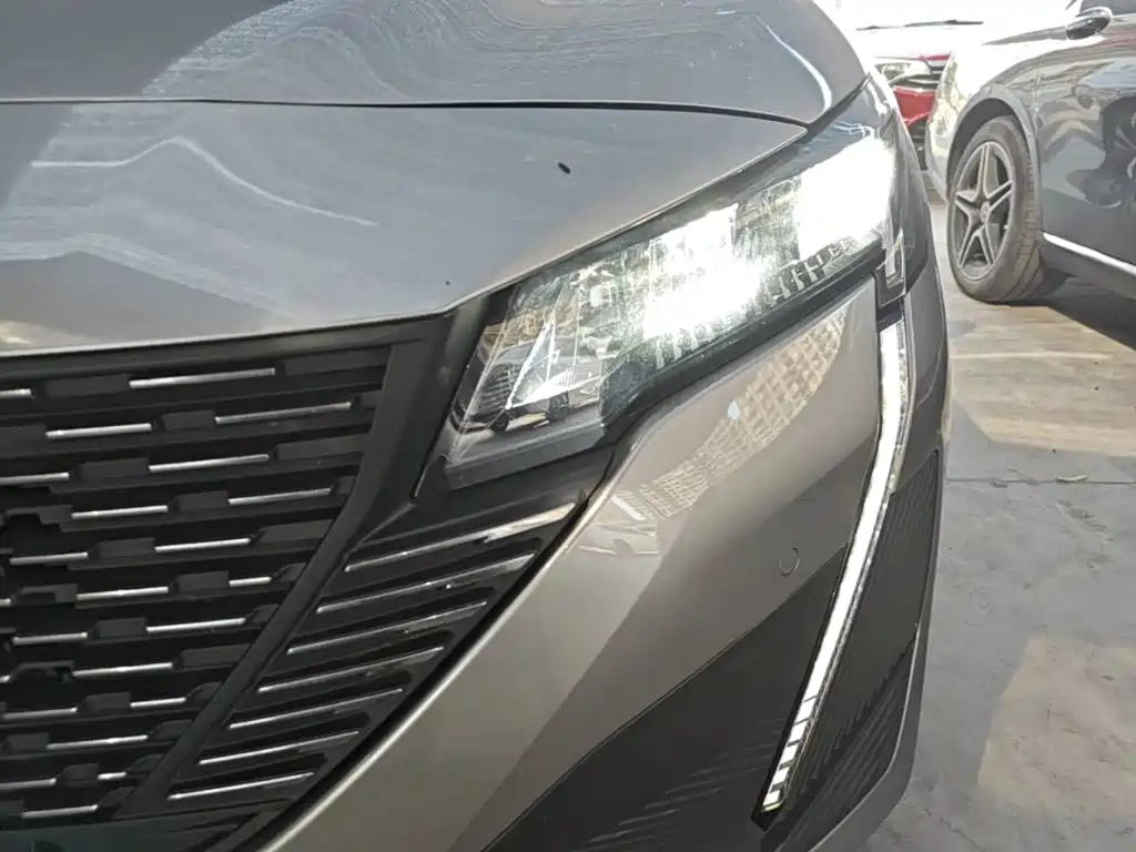 Peugeot 408 2023 — фото 24