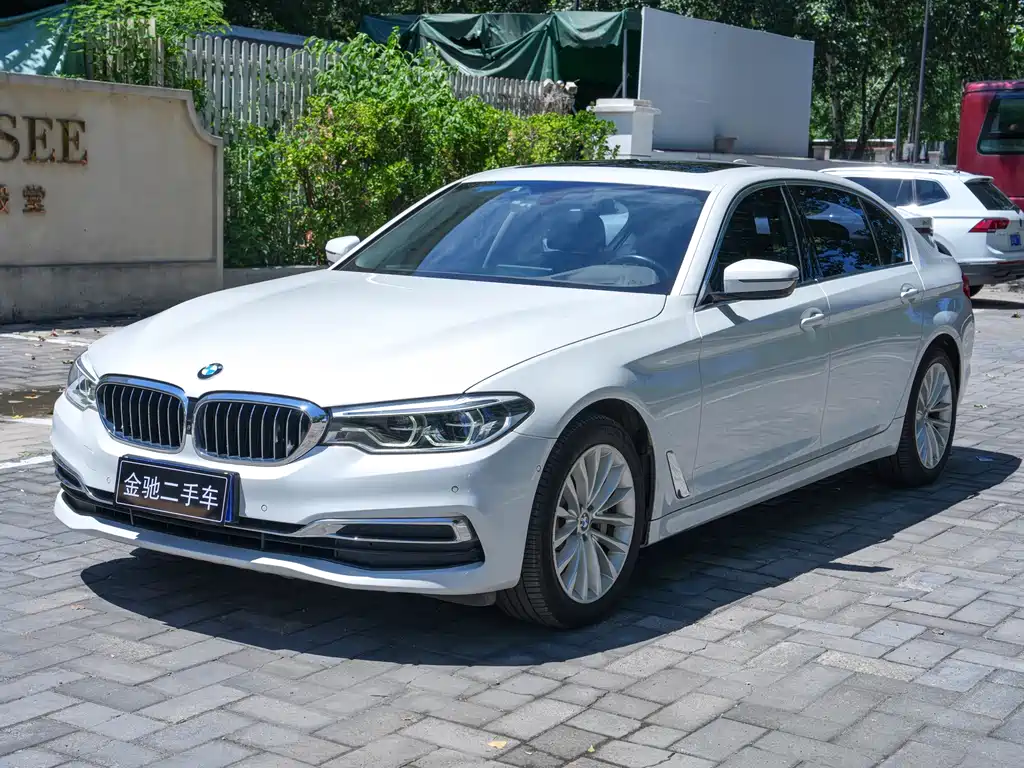 BMW 5 Series 2019 — фото 1
