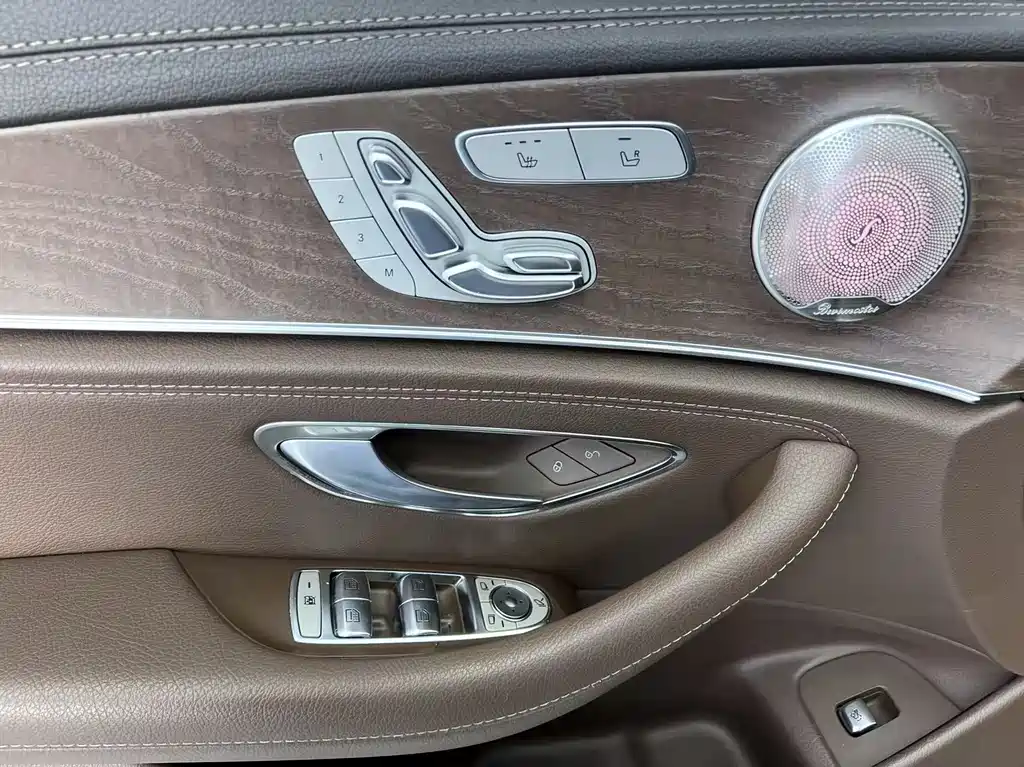 Mercedes-Benz E-Class 2019 — фото 15