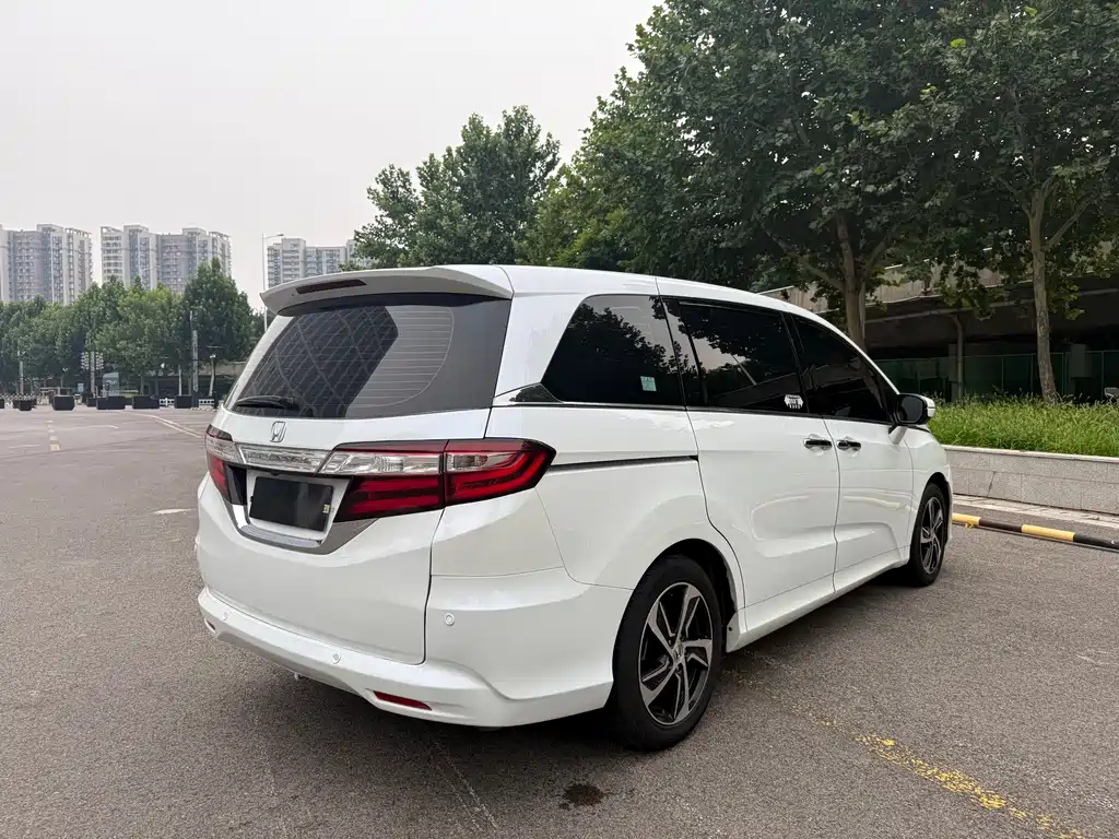 Honda Odyssey 2017 — фото 11
