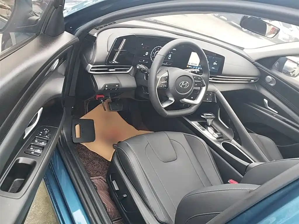 Hyundai Elantra 2022 — фото 16