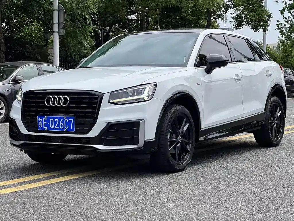 Audi Q2L 2020 — фото 1