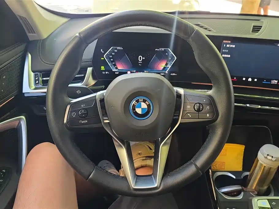 BMW iX1 2025 — фото 15