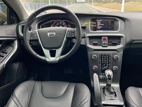 Volvo V40 2014