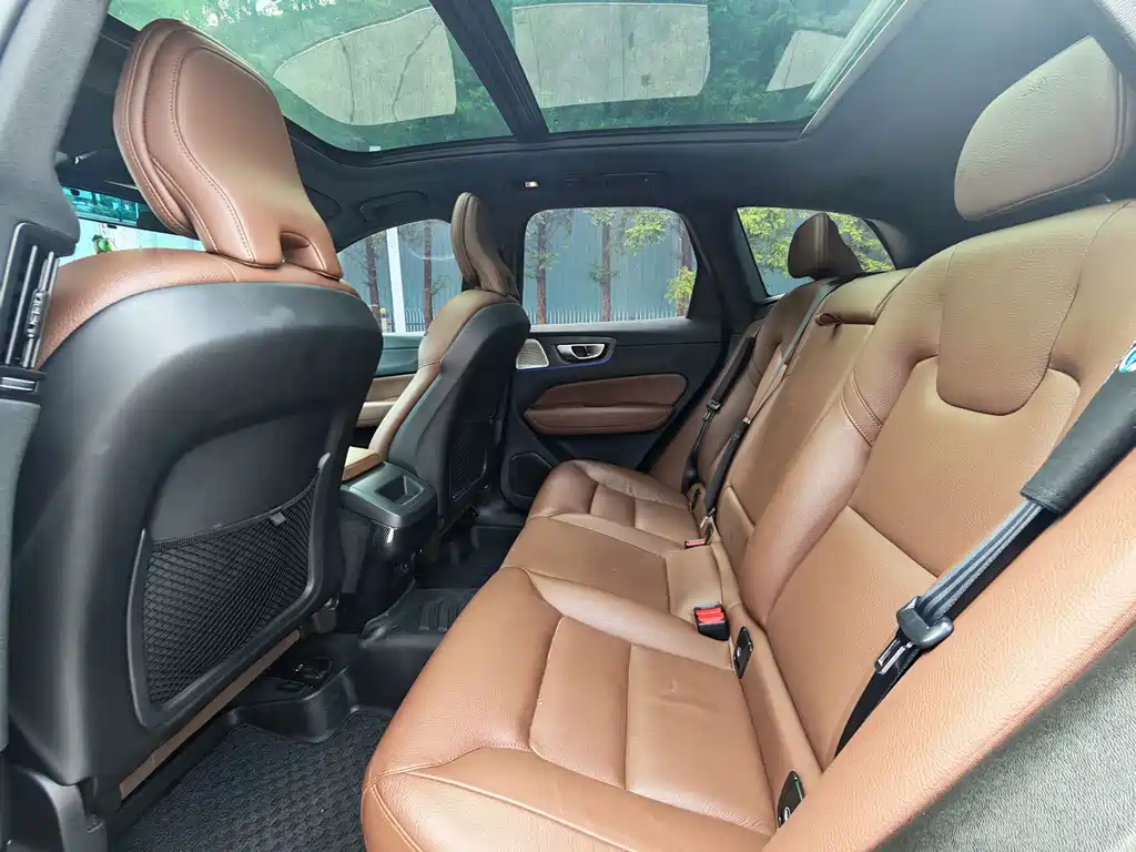 Volvo XC60 2023 — фото 18