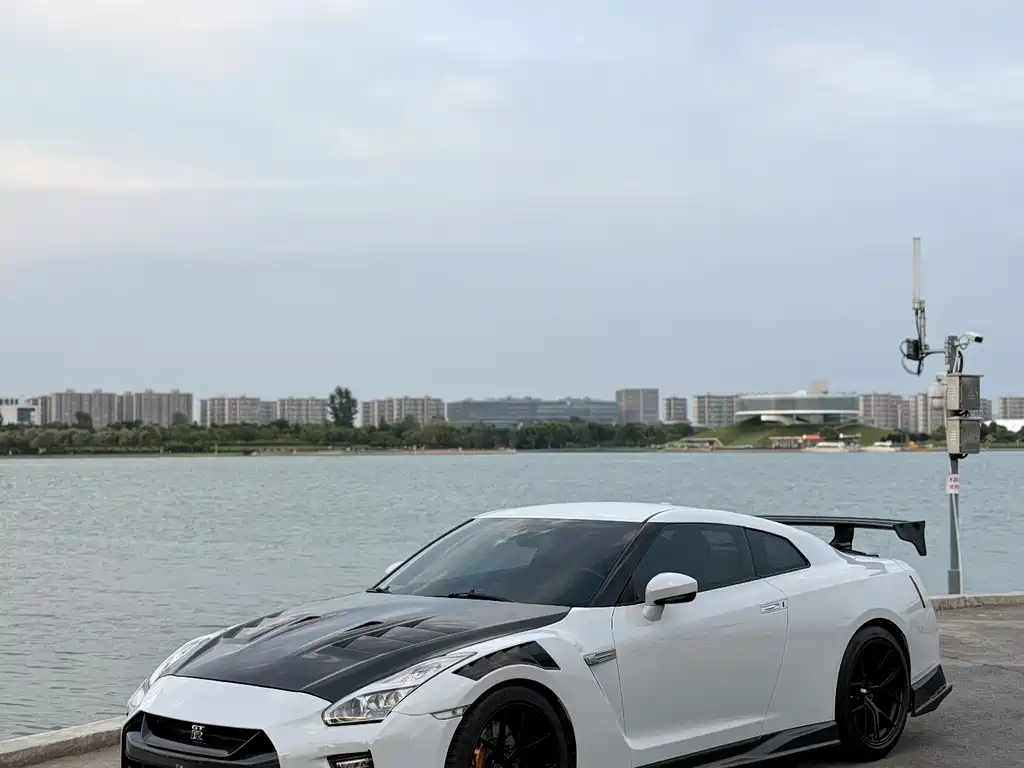 Nissan GT-R 2013