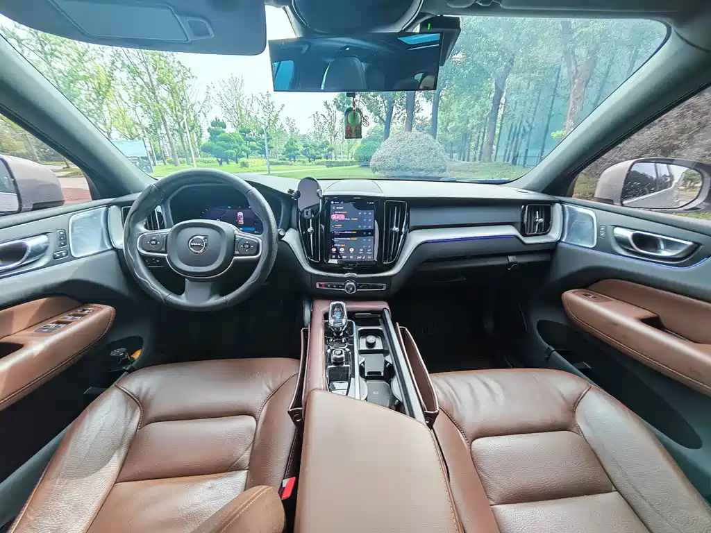 Volvo XC60 2023 — фото 19