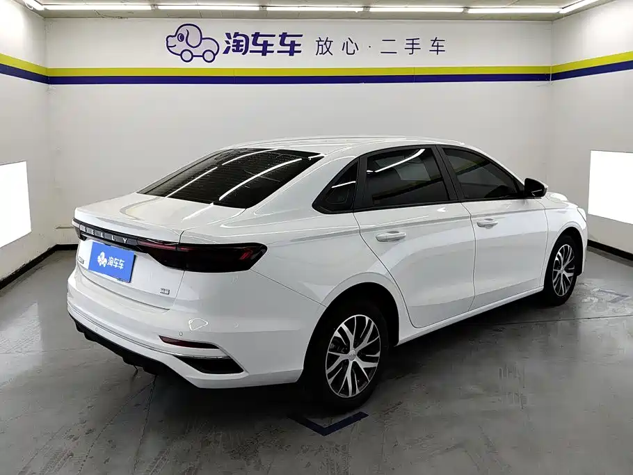 Geely Emgrand 2023